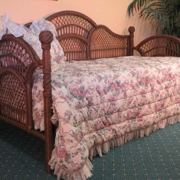 Jennifer Daybed
